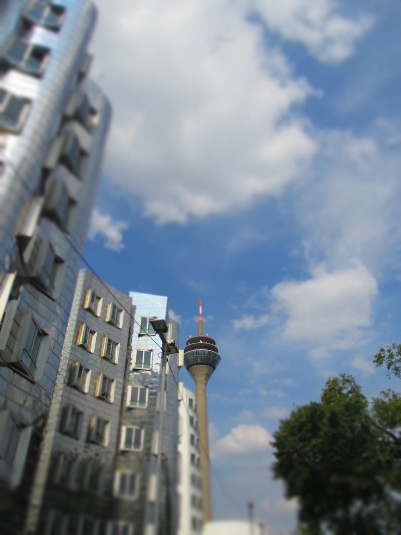 Düsseldorf Medienhafen mit Rheinturm